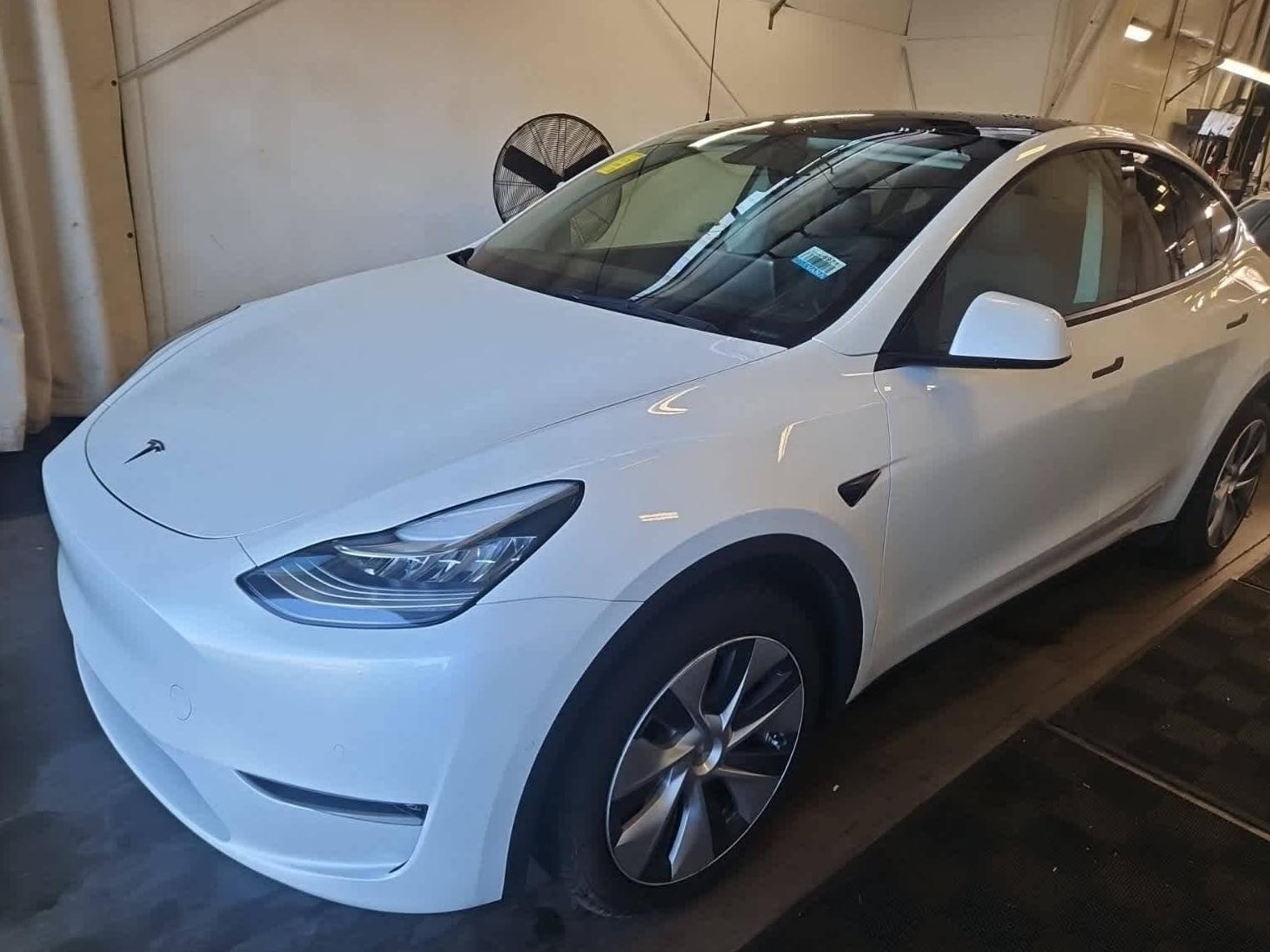 TESLA MODEL Y 2021 5YJYGAEE4MF287181 image